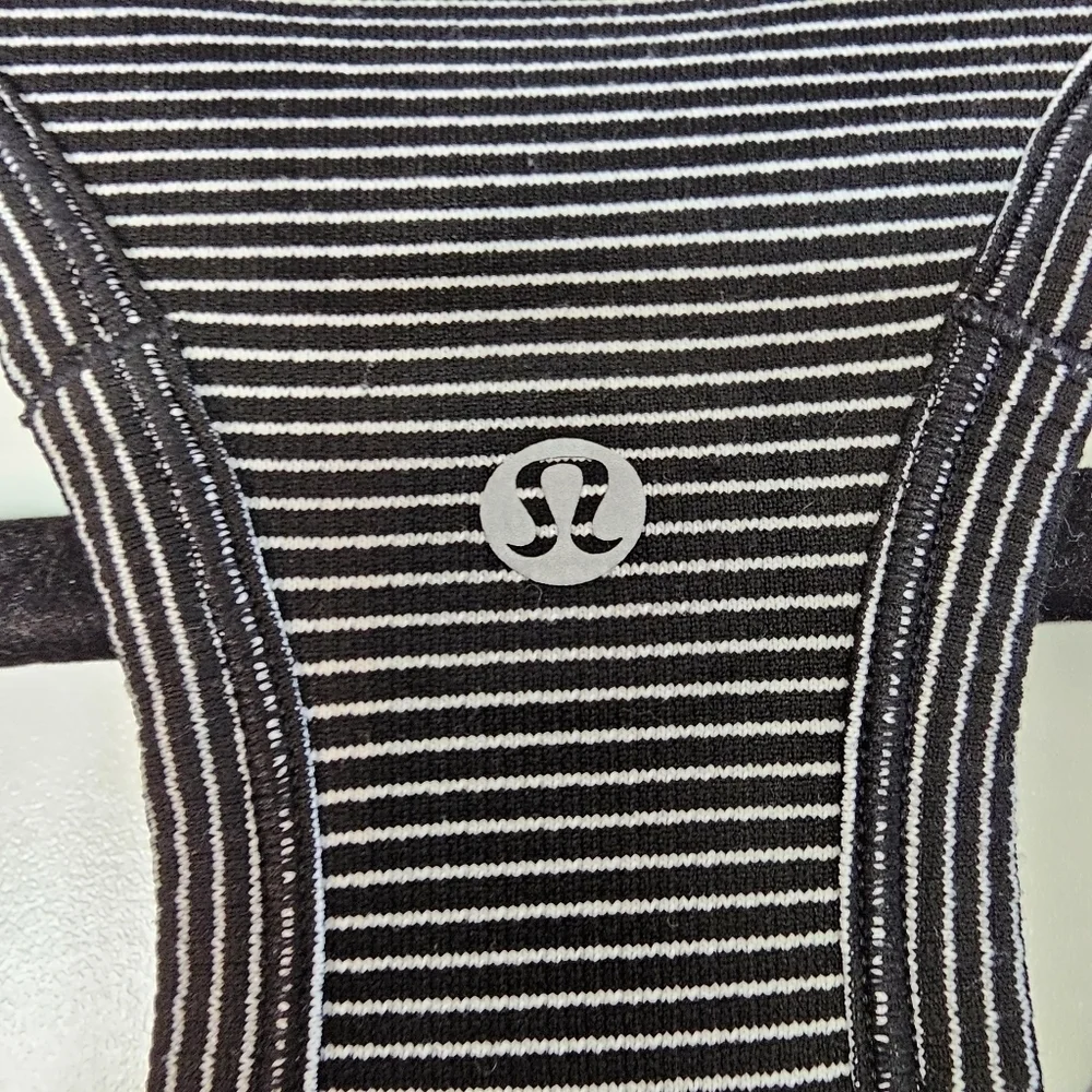 Lululemon Activewear Swiftly Tech Racerback Running Tank White / Black Stripe Sz